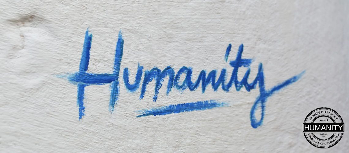 humanité ecriture bleu mur